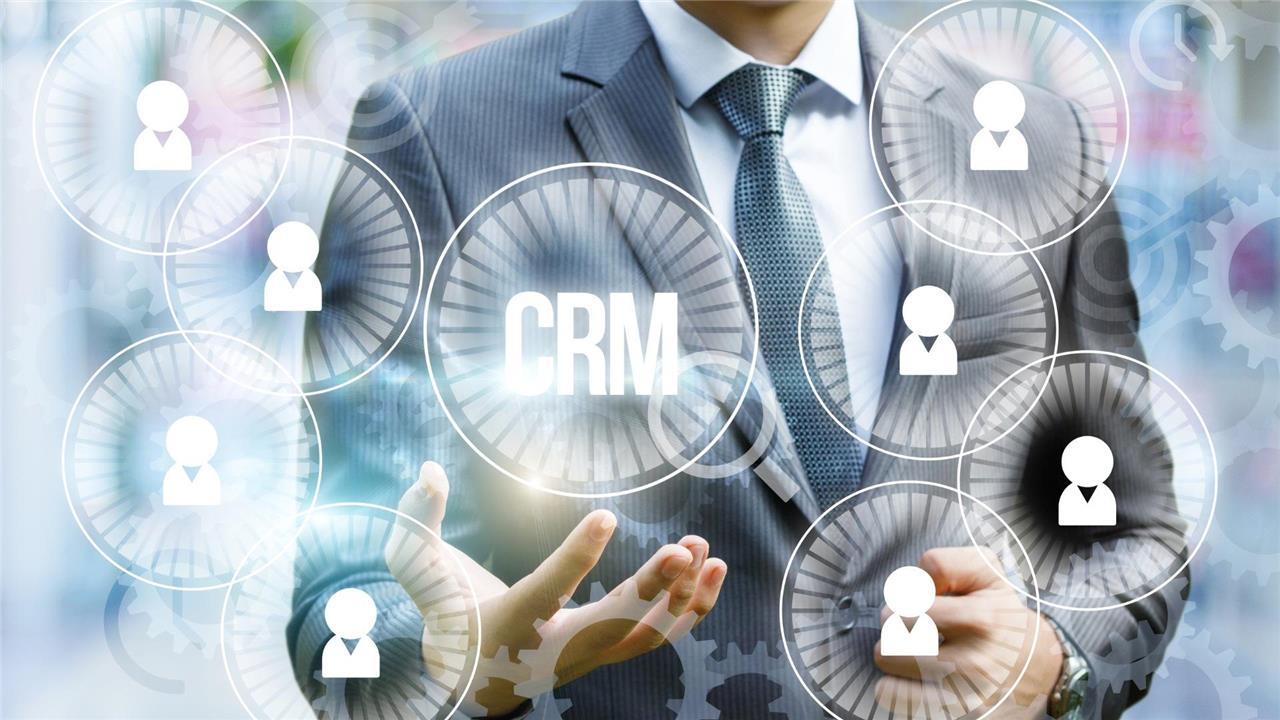 CRM personalizado vs. soluciones estándar: ¿Cuál es la mejor opción para tu negocio?